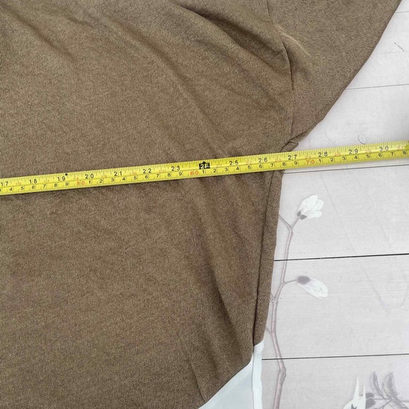 Zara Tan and White V-Neck Blouse - Picture 6 of 7